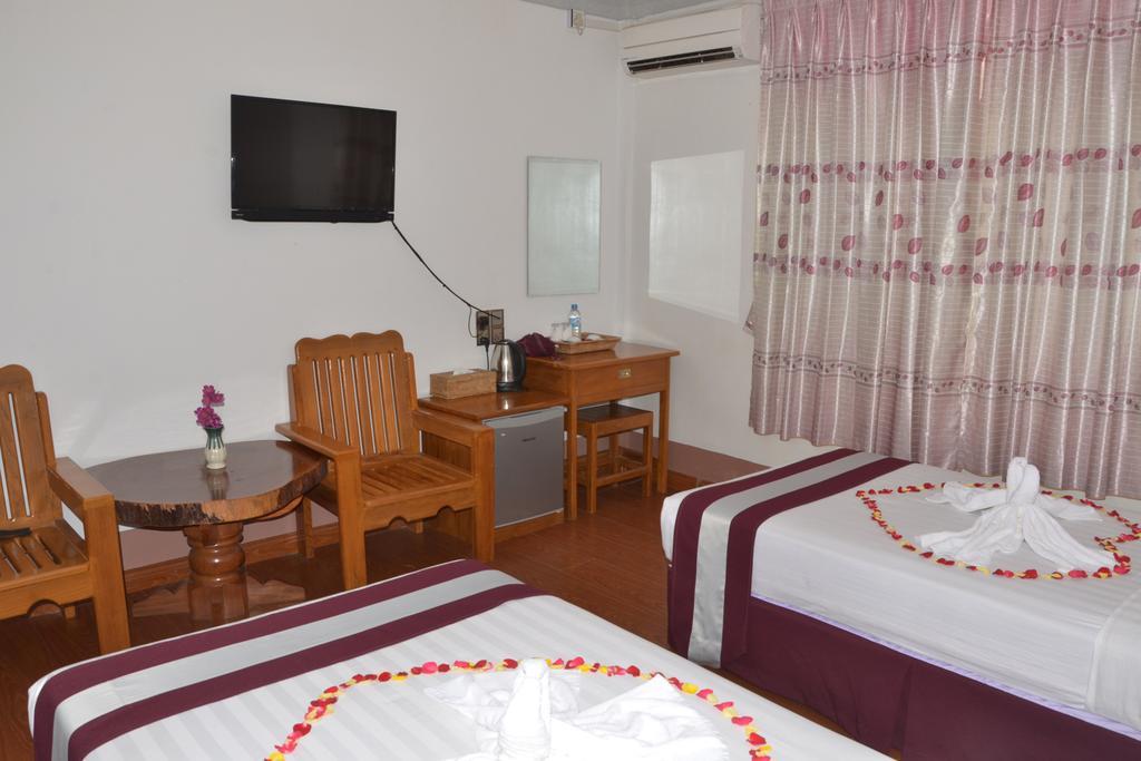Myat Nan Taw Hotel Loikaw Exterior photo