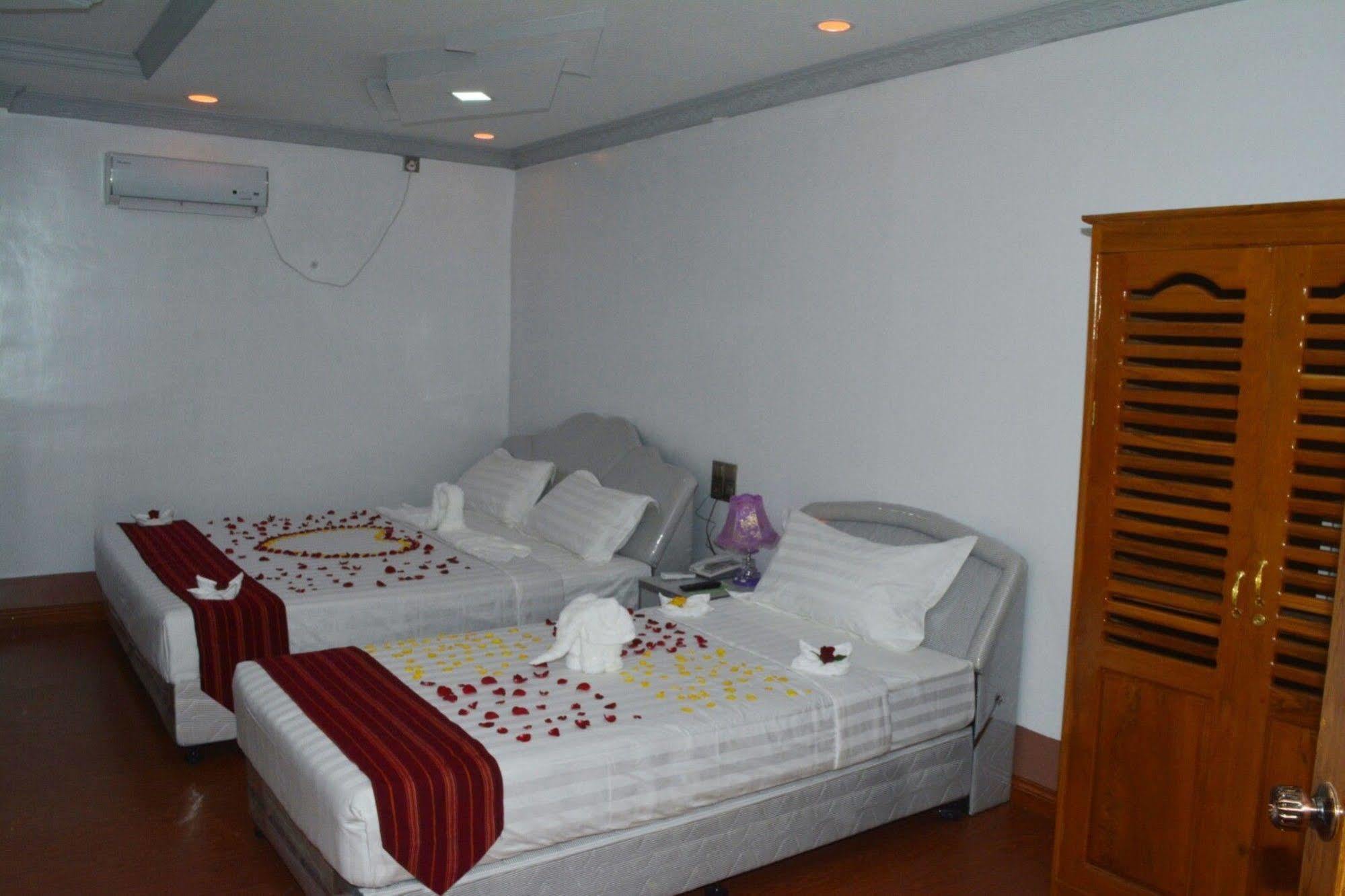 Myat Nan Taw Hotel Loikaw Exterior photo
