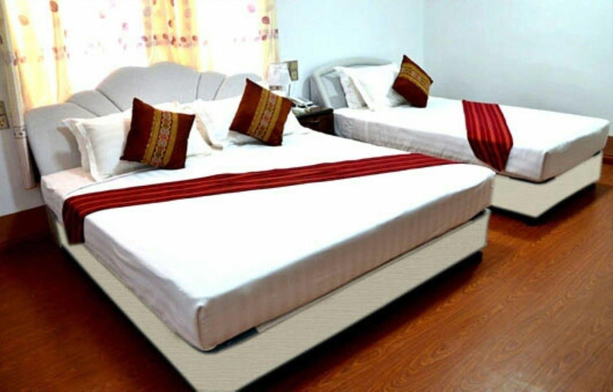 Myat Nan Taw Hotel Loikaw Exterior photo