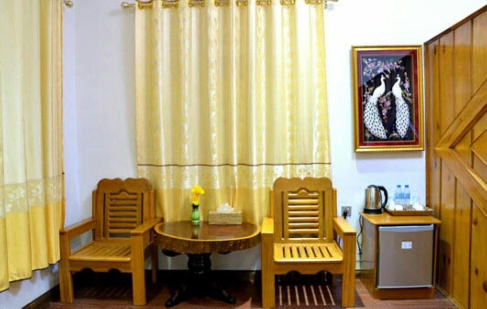 Myat Nan Taw Hotel Loikaw Exterior photo